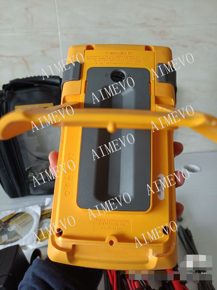 Fluke 753 Documenting Process Calibrator w/Accessories