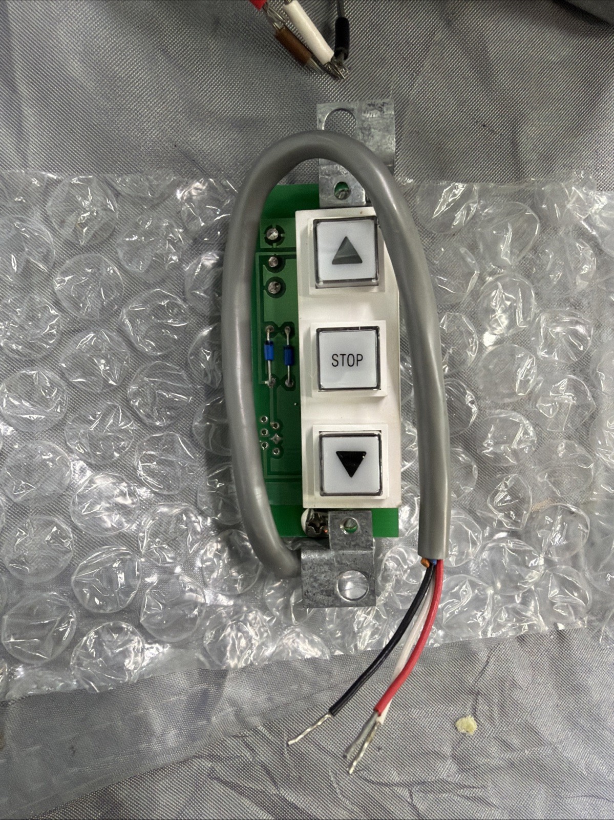 Da-Lite 46962 Extra Three Button Low Voltage Control Switch