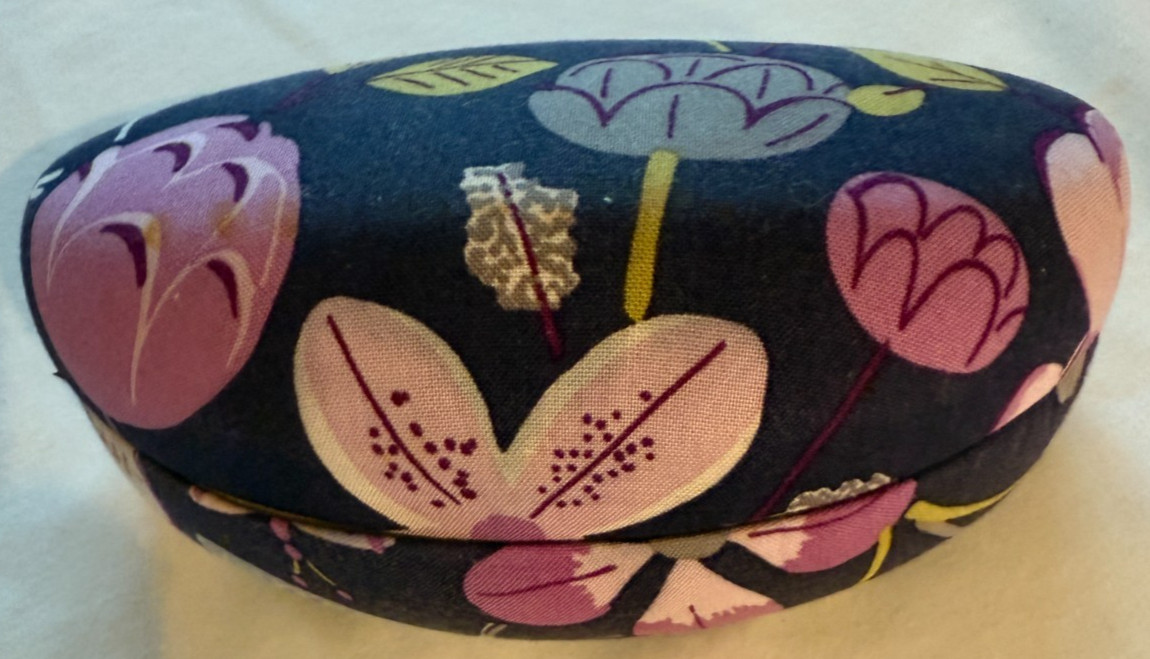 VERA BRADLEY EYEGLASS CASES (DIFFERENT STYLES,PATTERNS, VARIATIONS) (D-13)