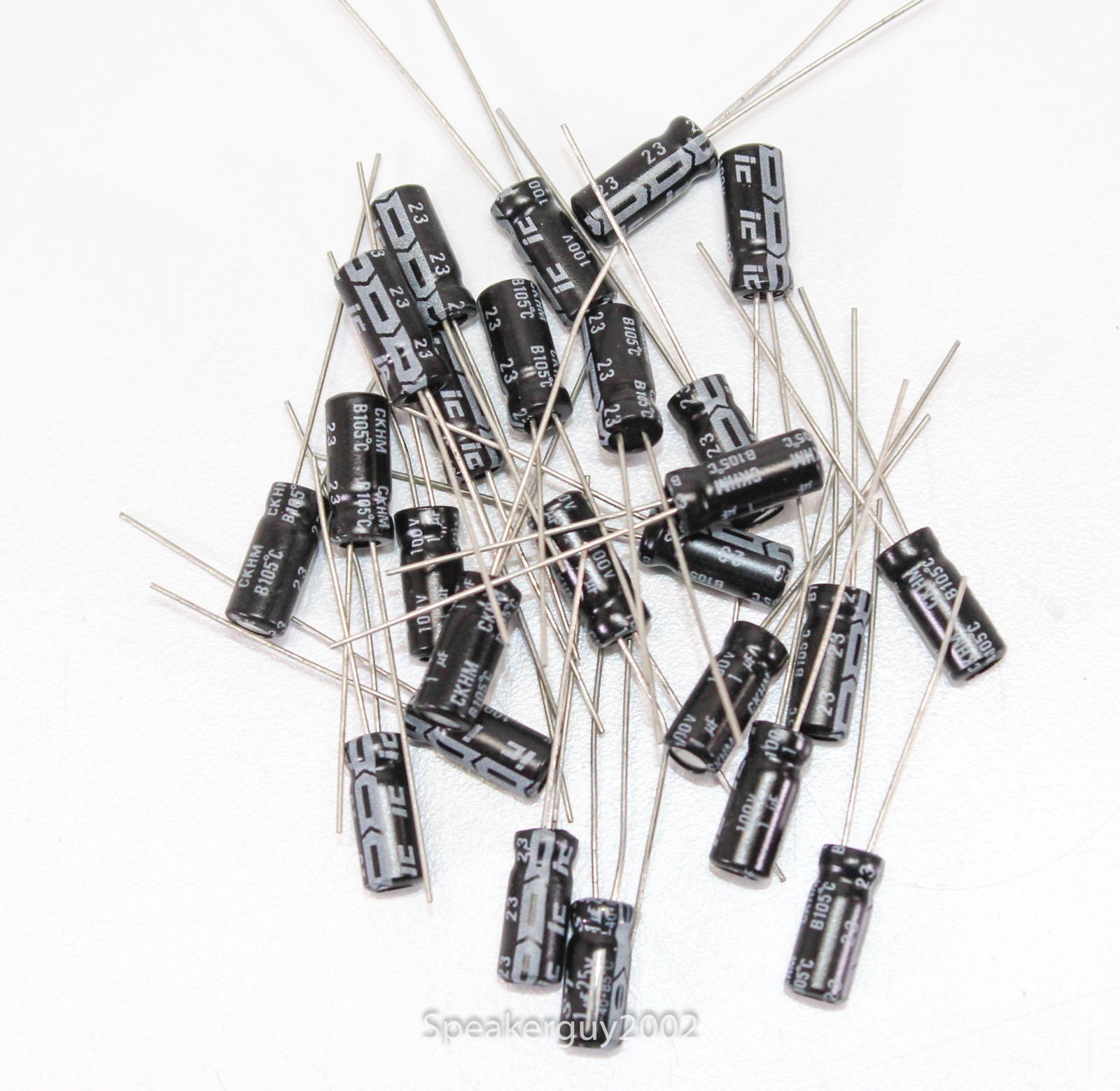 25 Pieces / IC CKHM Polarized Radial Capacitors / 1 uf  100 VDC