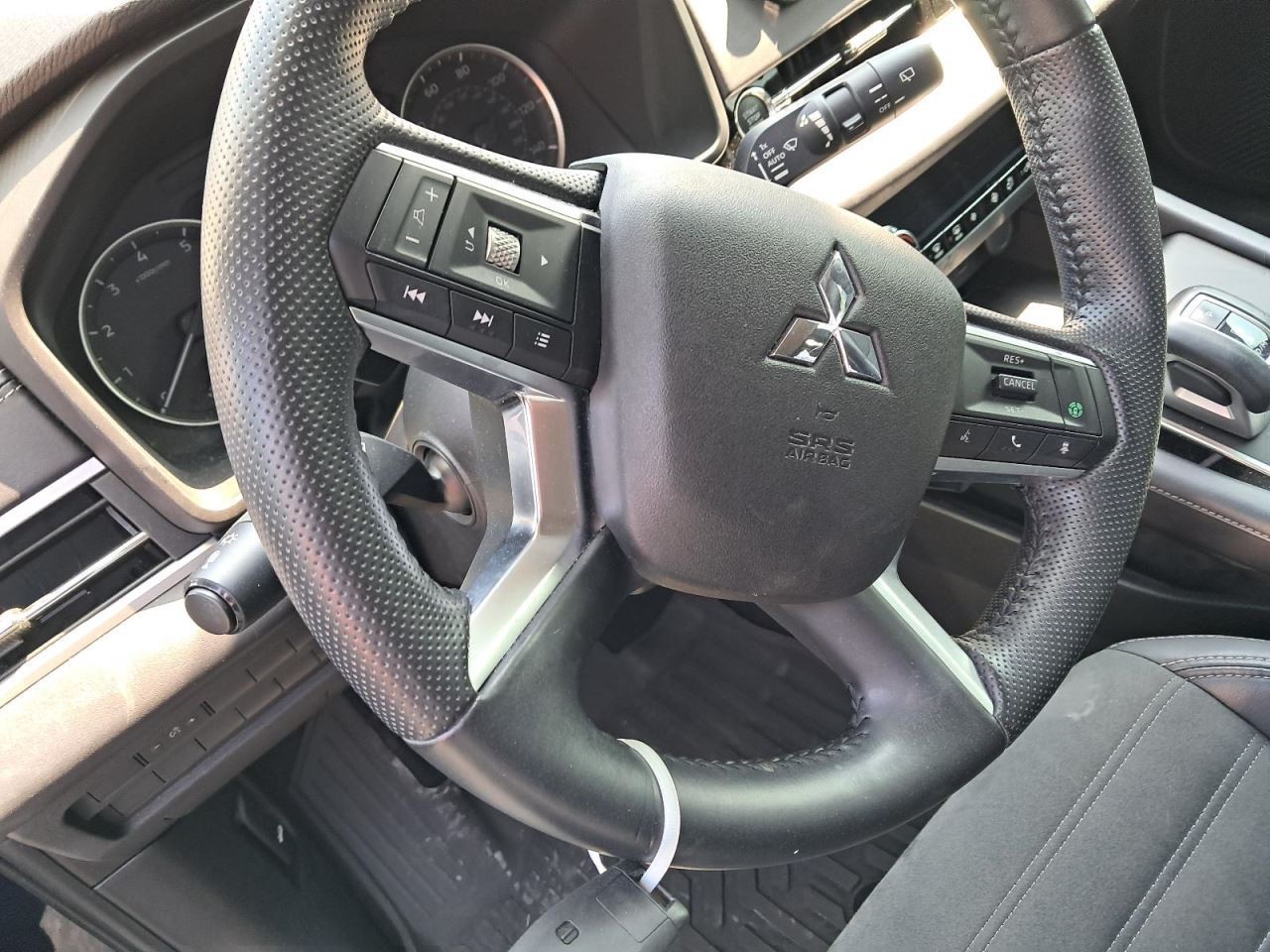 OUTLANDER 2023 Glove Box 4776795
