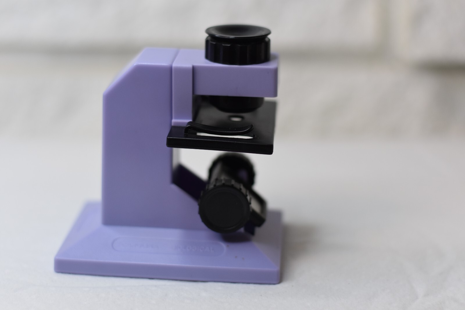Carolina Biological Student Mini Microscope 30xMagnification TripleLens