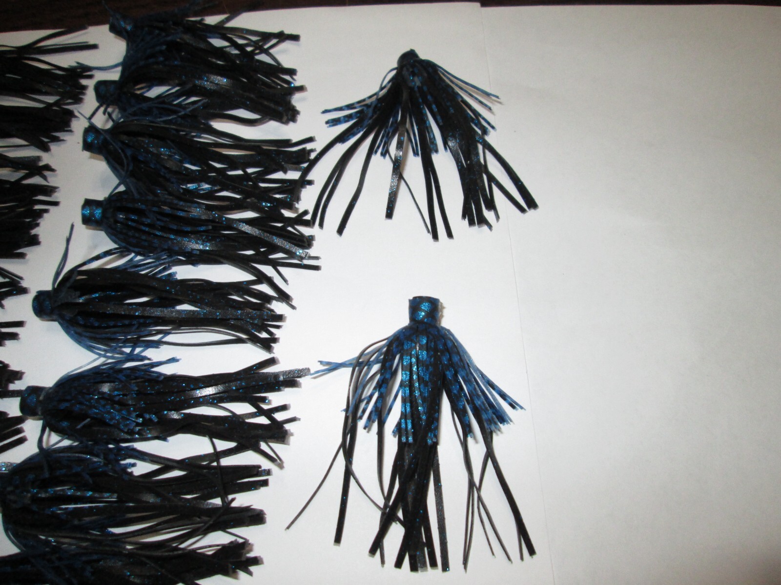25 - QUICK CHANGE SILICONE RUBBER SKIRTS - 2 1/2" LONG - BLACK AND BLUE*,,