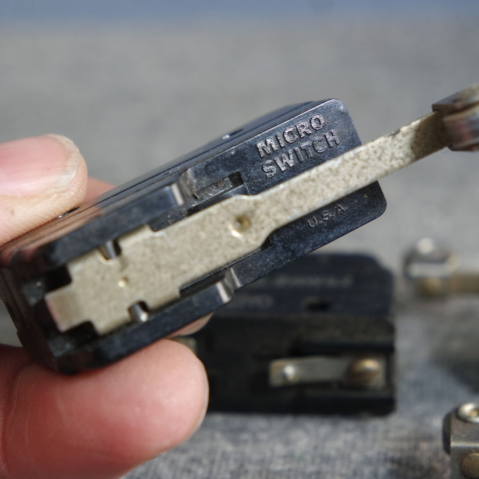 Pair MICRO Switch BZ-2RW28 Roller Arm Switches