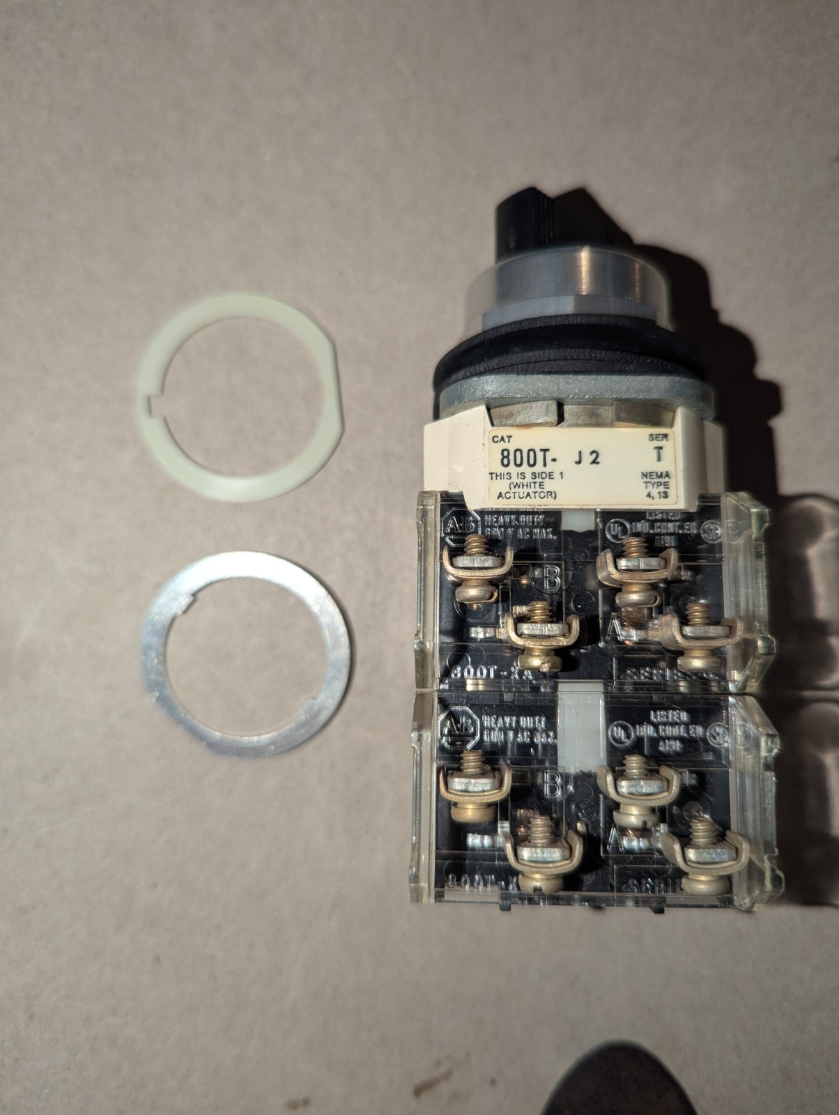 NEW GENUINE ALLEN-BRADLEY 800T-J2H SER T SELECTOR SWITCH UNIT