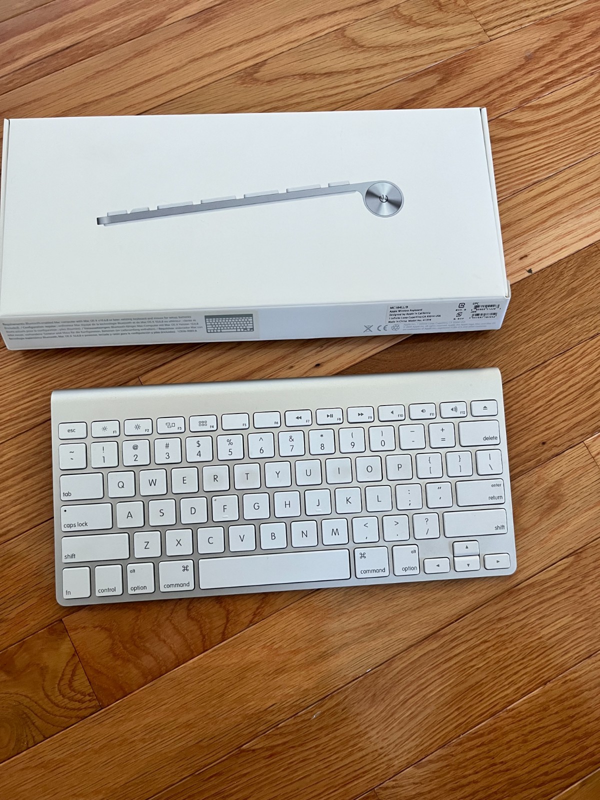 Apple MC184LL/A Wireless Keyboard