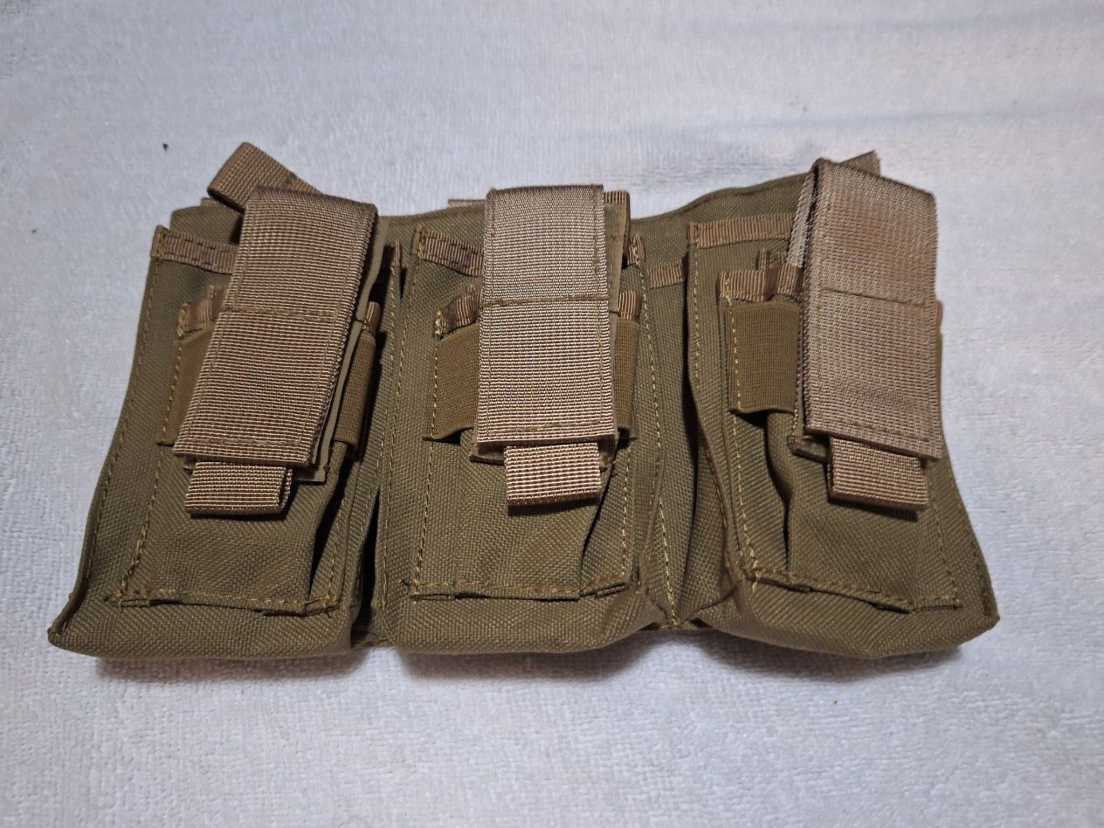 UNBRANDED 3 MAG CARRIER / MOLLE COMPATIBLE / (3) RIFLE & (3) PISTOL MAGS