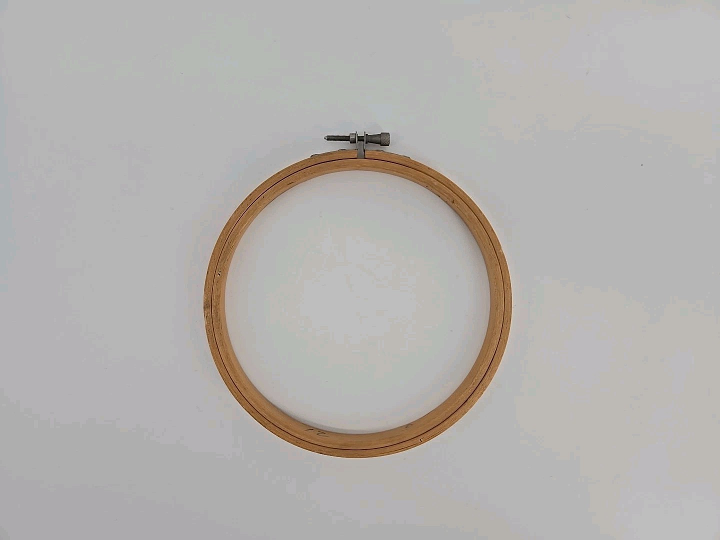 Lot of 4 Round Embroidery Hoops Pre-owned READ