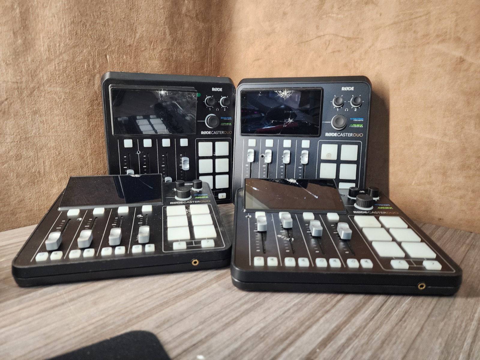 Rode RodeCaster Duo Streaming Mixer Integrated Audio Production Studio
