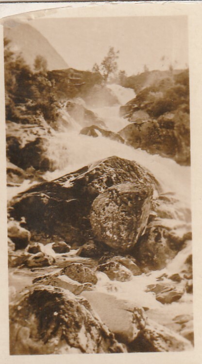VTG REAL PHOTO TOBACCO CARD - PEEPS INTO MANY LANDS - STORFOS NORWAY