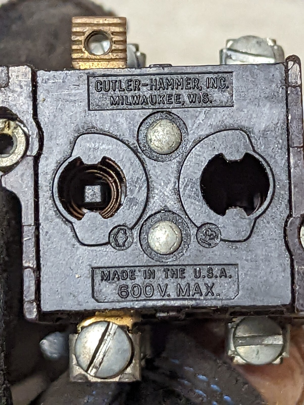 Cutler-Hammer selector switch, 600V max, black knob