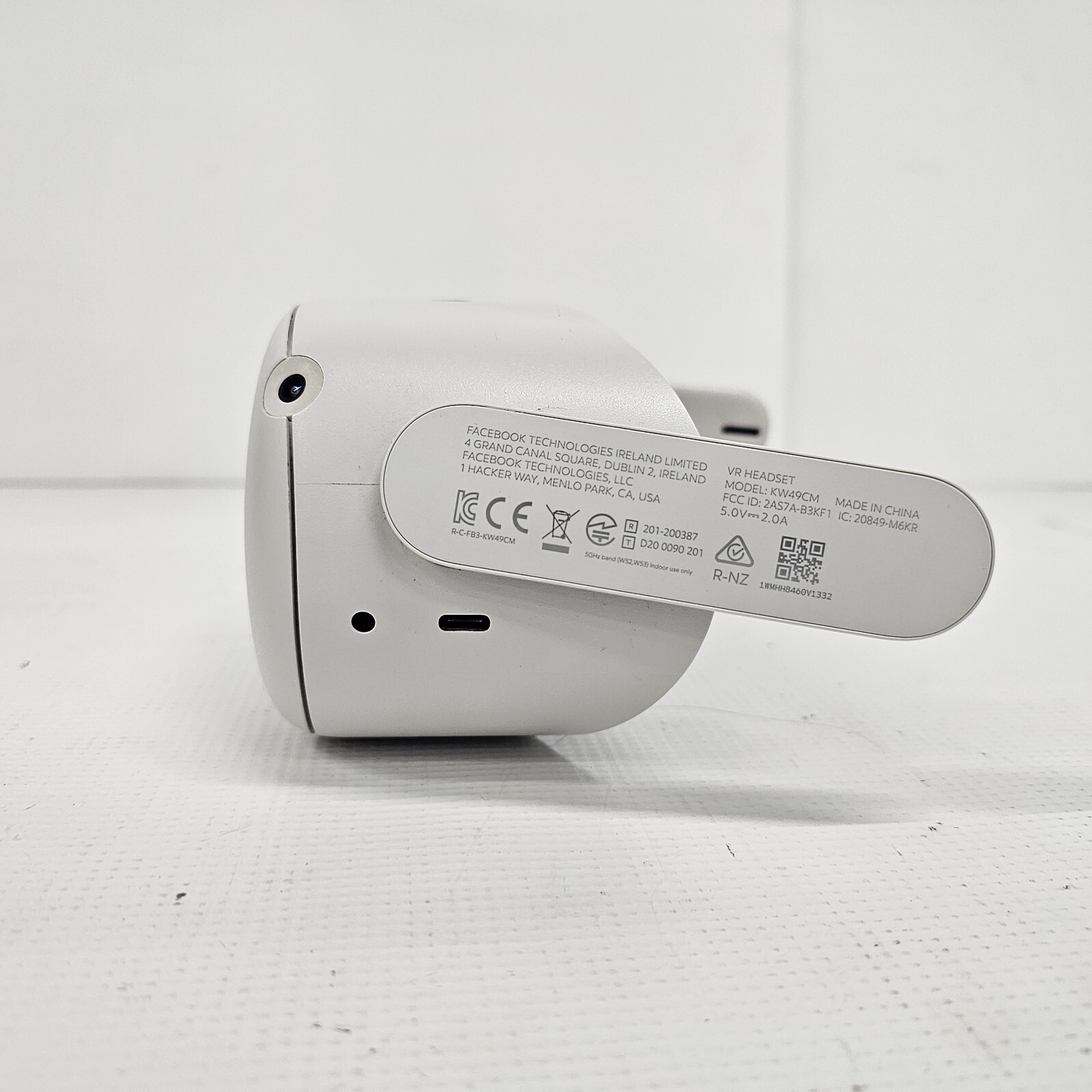 Meta Oculus Quest 2 256GB Headset KW49CM (headset only NO MASK)