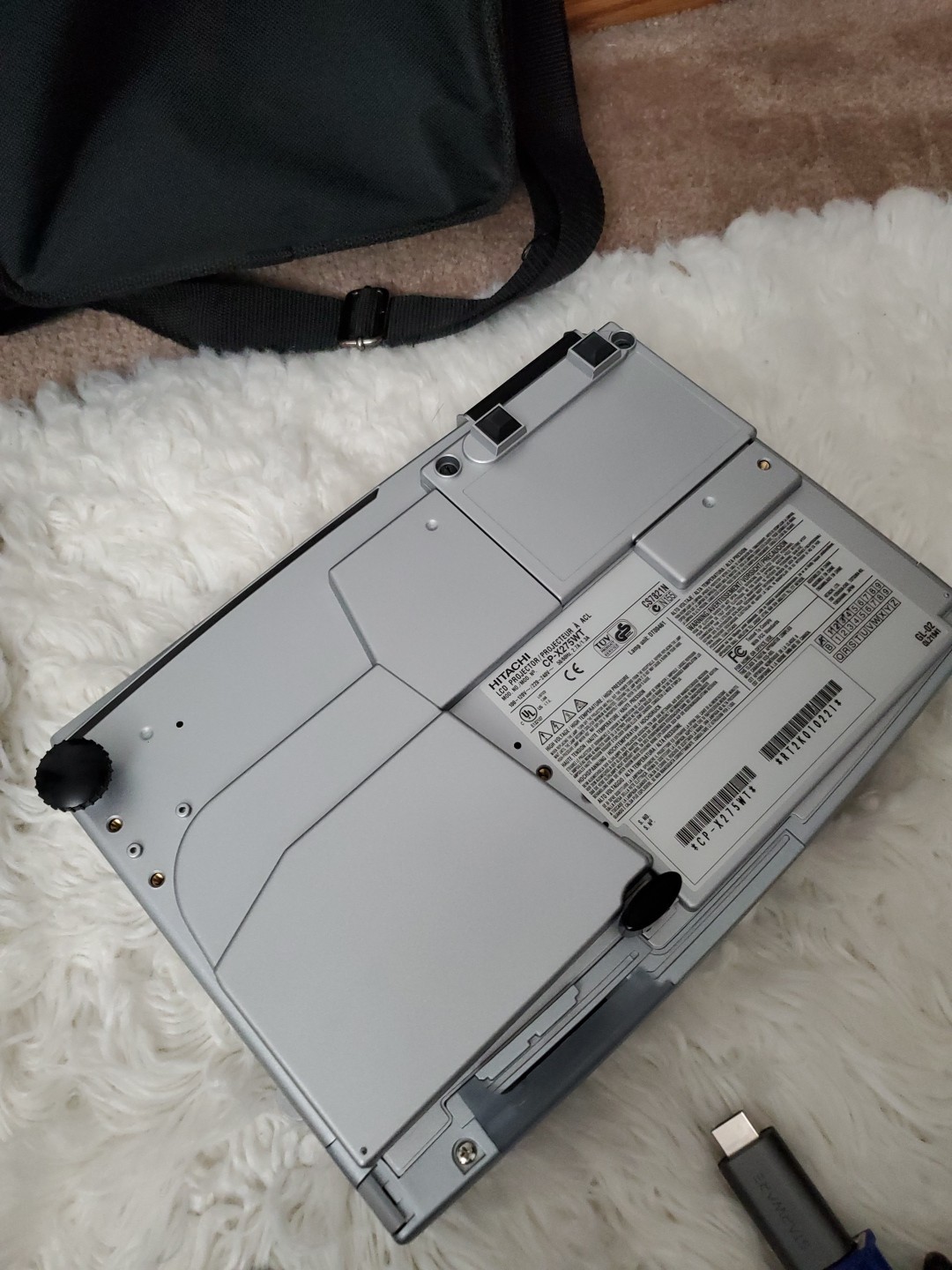 Hitachi XGA CP-X275 Multimedia Mobile LCD Projector Tested