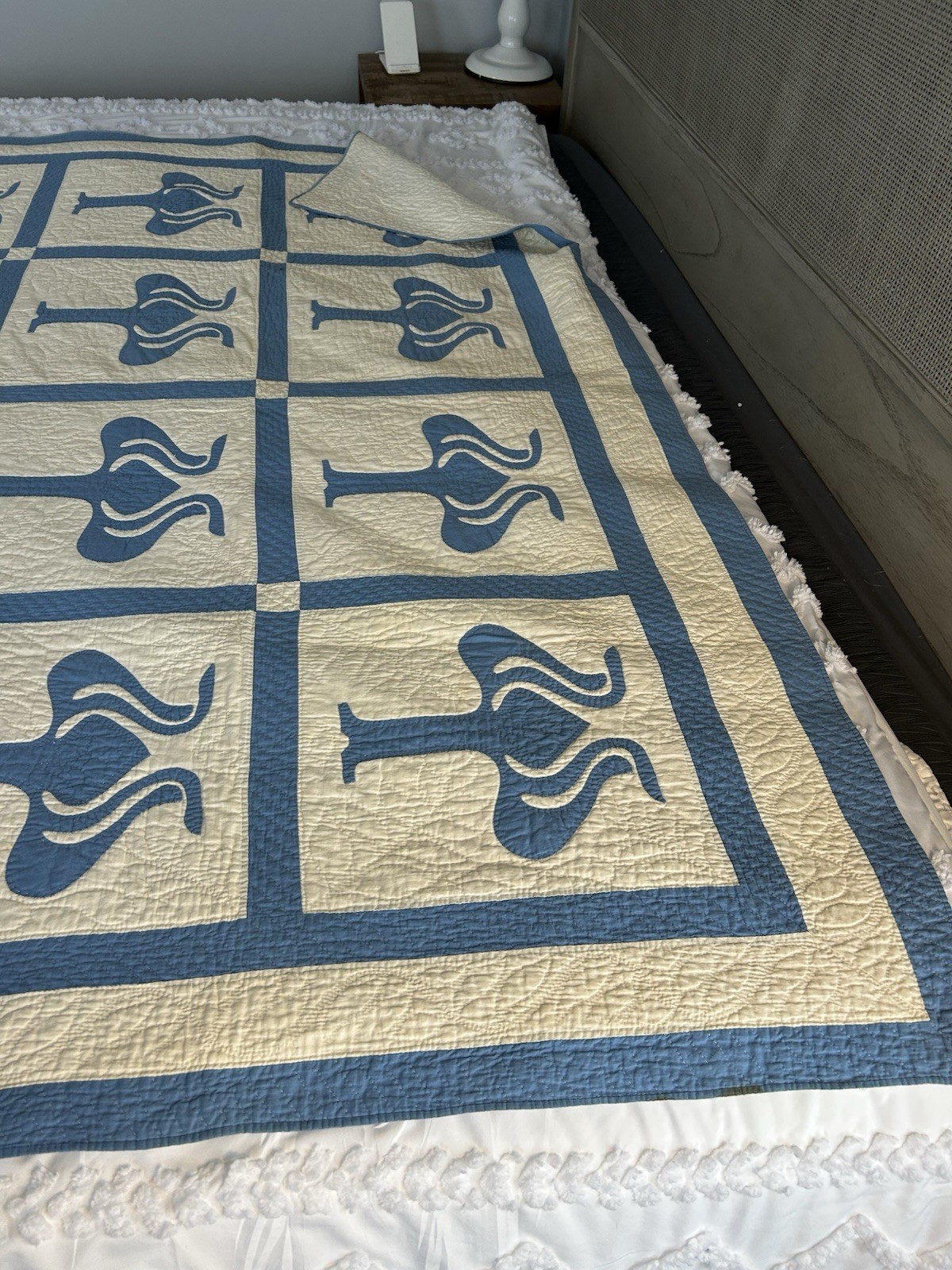 Cotton quilt with blue Hawaiian Breadfruit (Ulu) pattern