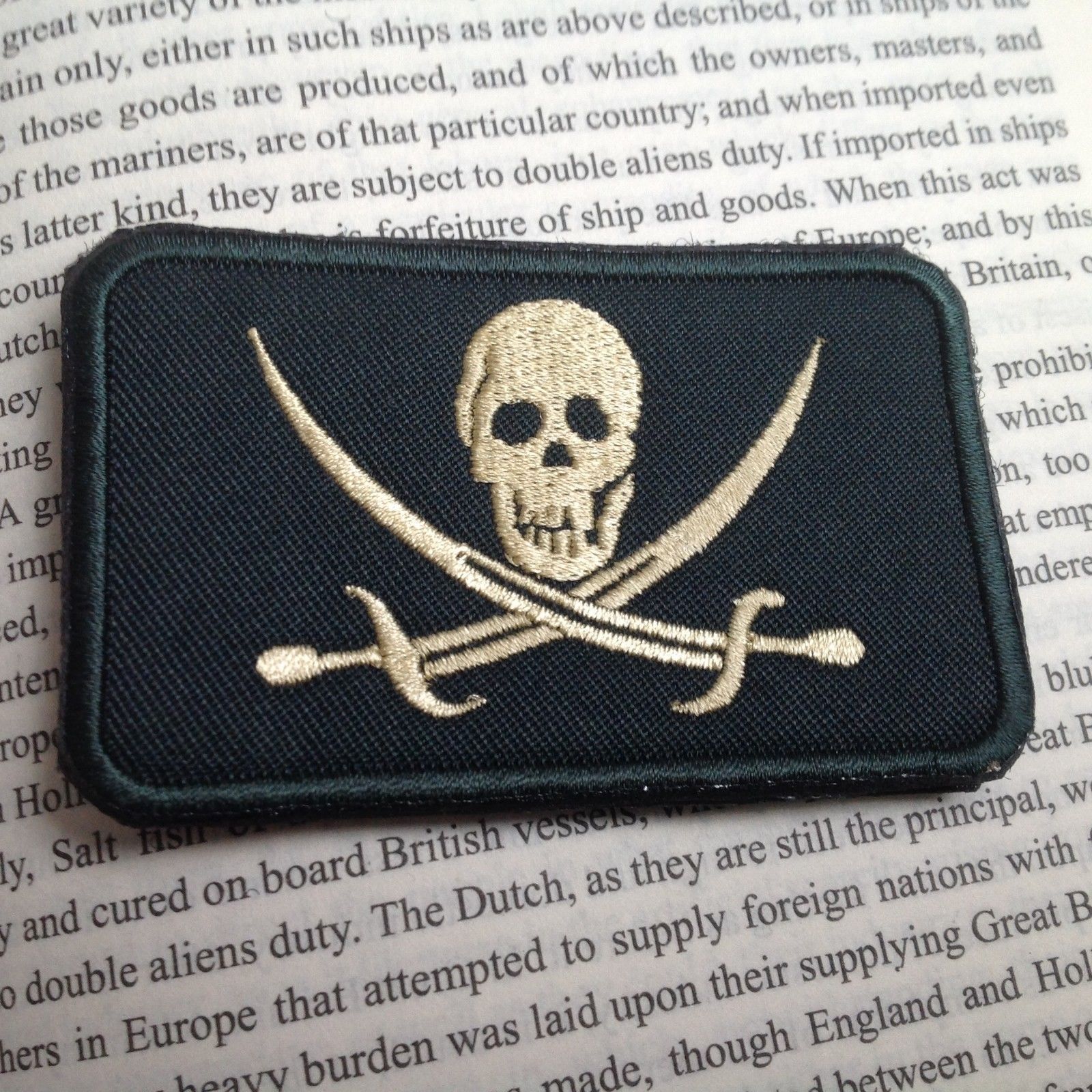 INFIDEL JOLLY ROGER FLAG PIRATE SKULL WITH CROSS SWORD TACTICAL HOOK LOOP PATCH