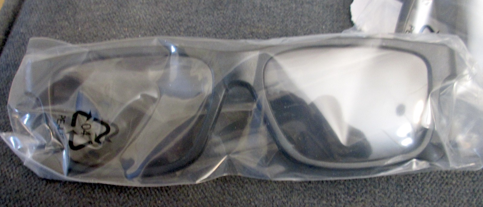 VIZIO Theater 3D GLASSES 2 Pair - NEW jce