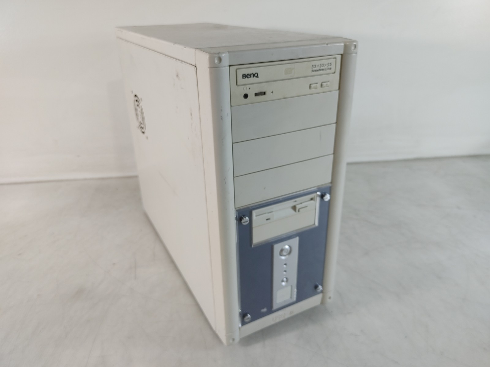 Vintage Asus A7V400-MX AMD Sempron 2400+ 1.66 GHz 256 MB DDR Desktop