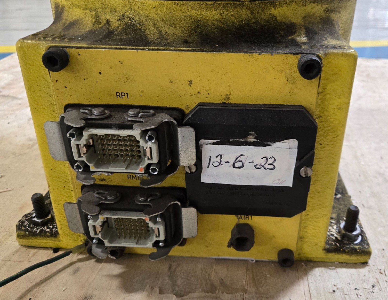 FANUC M‑16iB/20 Complete w/ R‑J3iB Controller USED