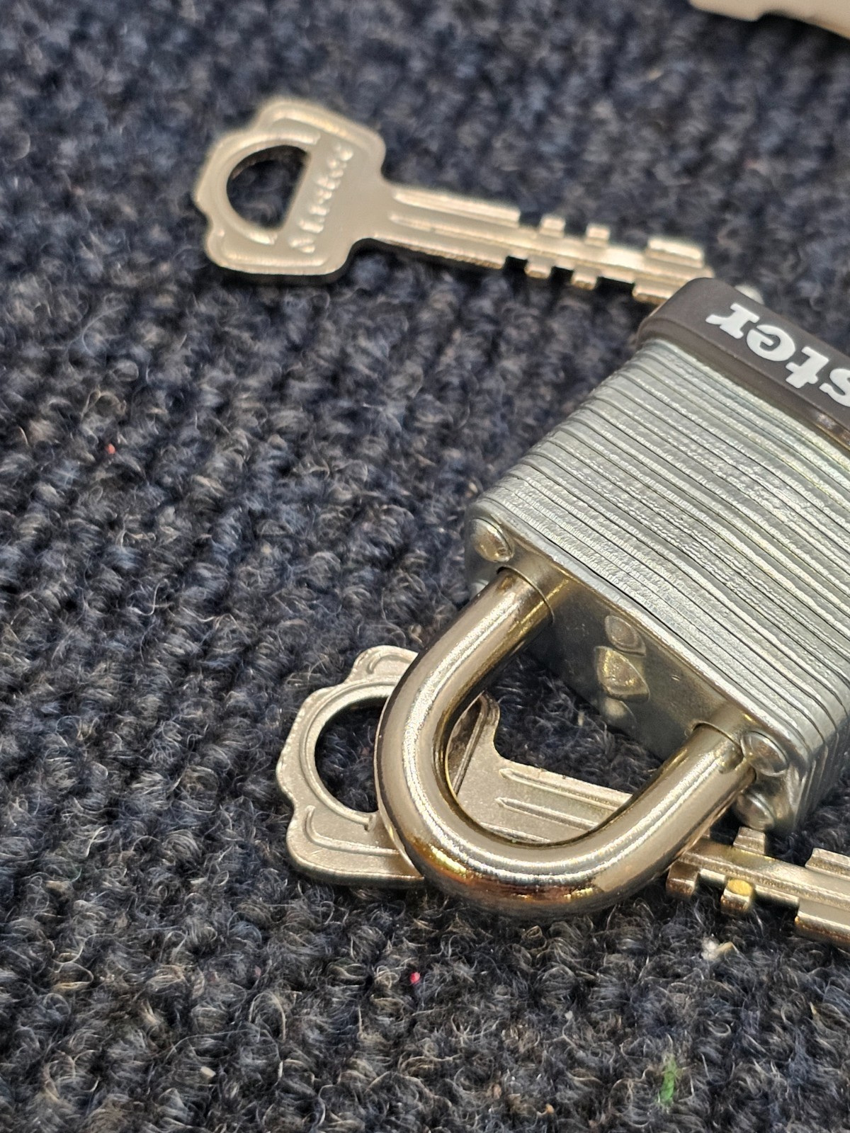 (QTY 4) Master Lock Padlock Rectangular Silver Steel 1-1/8"H W/ Keys