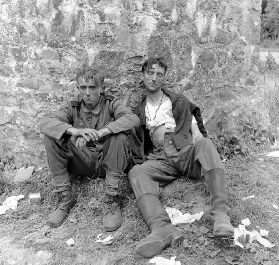 WW2  Photo WWII Wounded German Soldiers D-Day   World War Two Wehrmacht / 2426