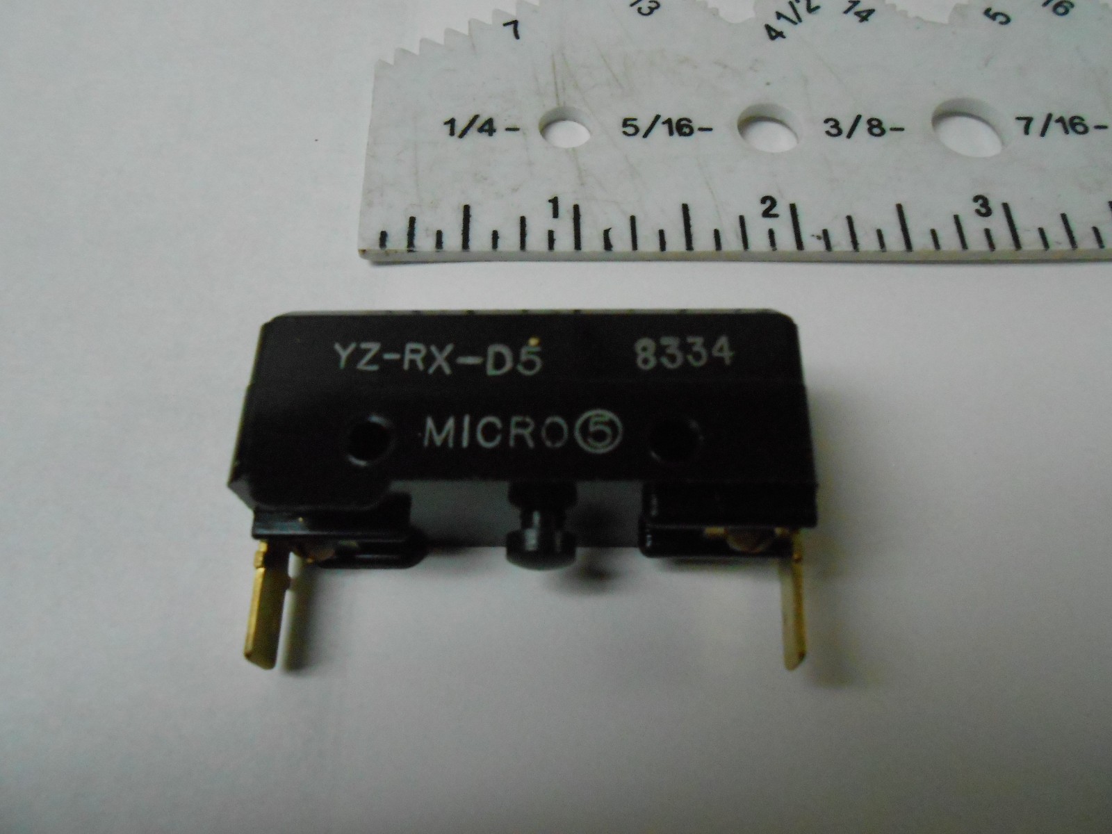 YZRXD5  MICROSWITCH  125 15A/250-480 NEW OLD STOCK