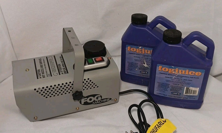 THE FOG MACHINE With 2 Quart Jugs Of Fogjuice Tested Works Halloween No Remote