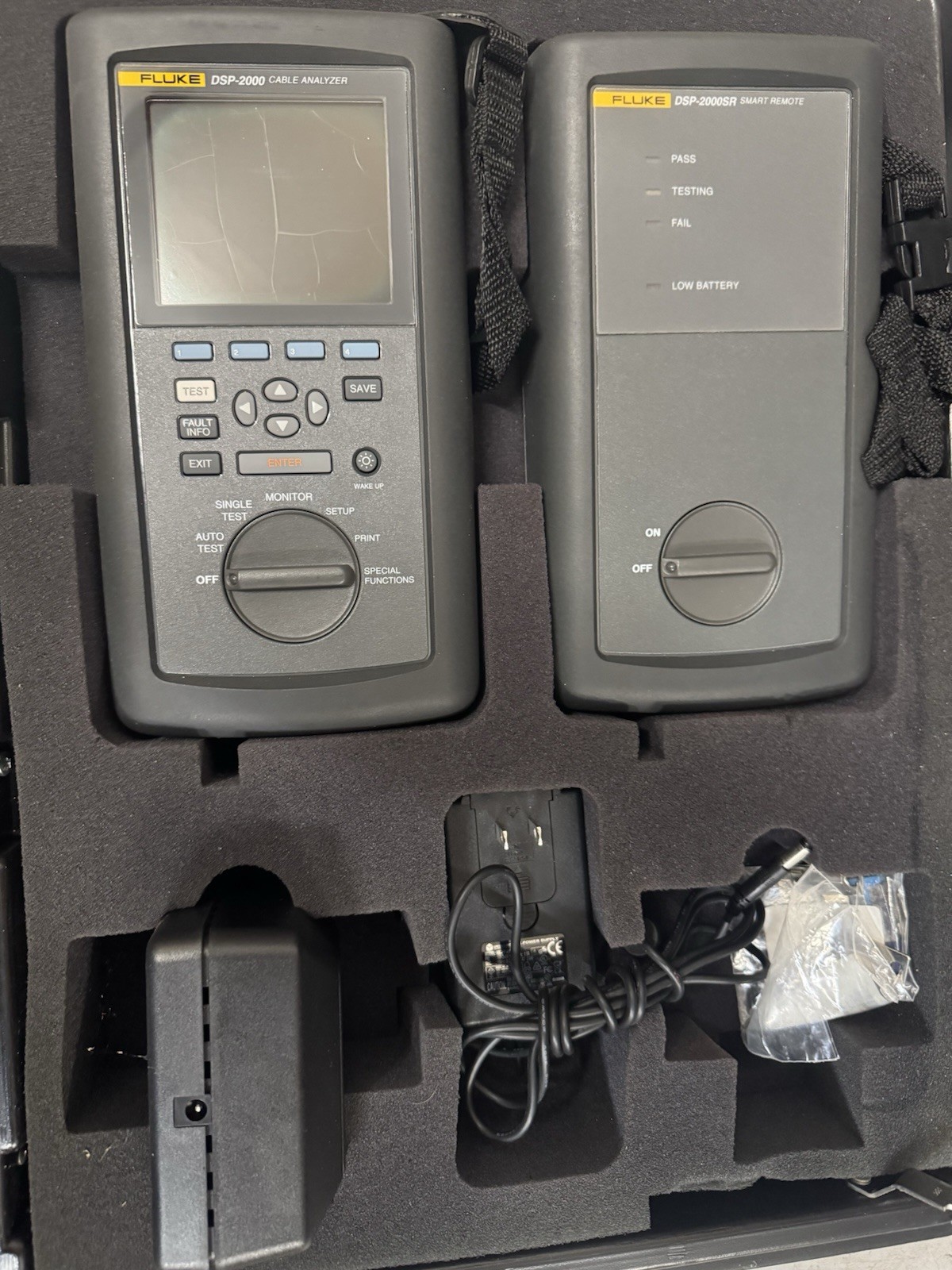 Fluke DSP-2000 Digital Lan Cable Analyzer & DSP-2000SR Smart Remote Tester Kit