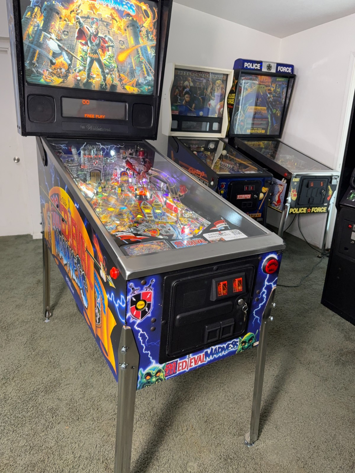 Medieval Madness Pinball Machine - Williams 1997