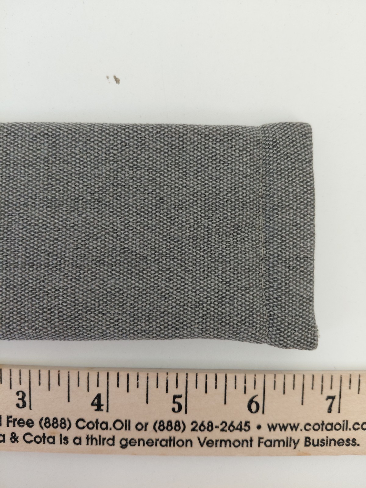 (2) Peepers Tweed Squeeze Spring Shut No Scratch Reading Glasses Soft Case Pouch