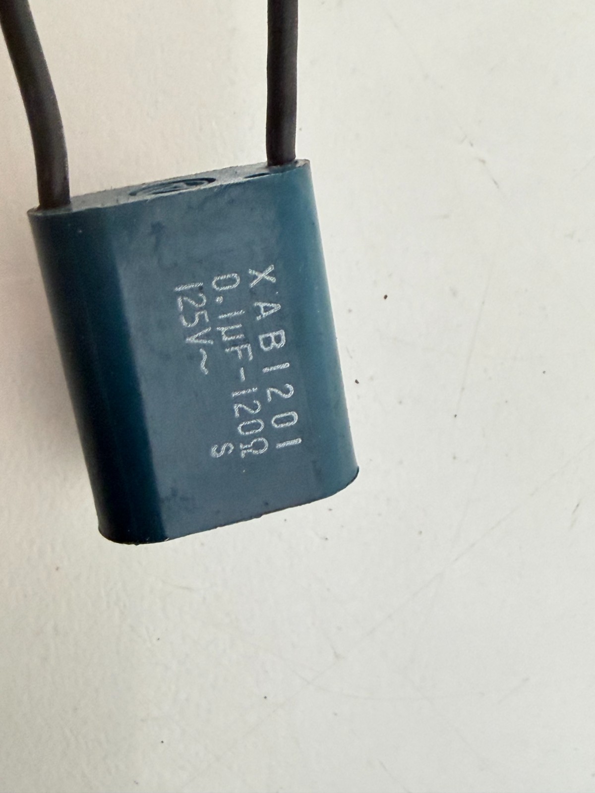 Okaya XAB1201 Suppressor 0.1 uF 125 VAC 120 Ohm (34)
