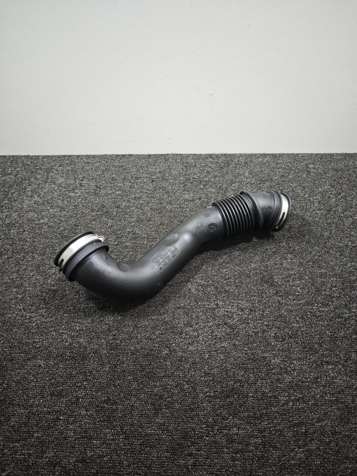 FORD FIESTA MK7 AIR INTAKE INLET PIPE 1.0 PETROL ZETEC TURBO C1B1-9C623-AC