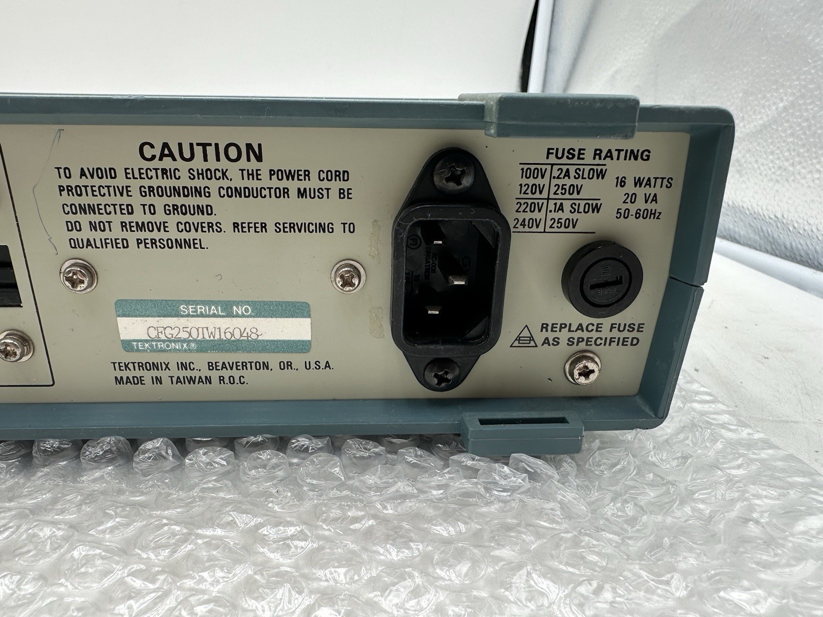 Tektronix CFG250 Function Generator 2MHz- Powers On- Not Fully Tested