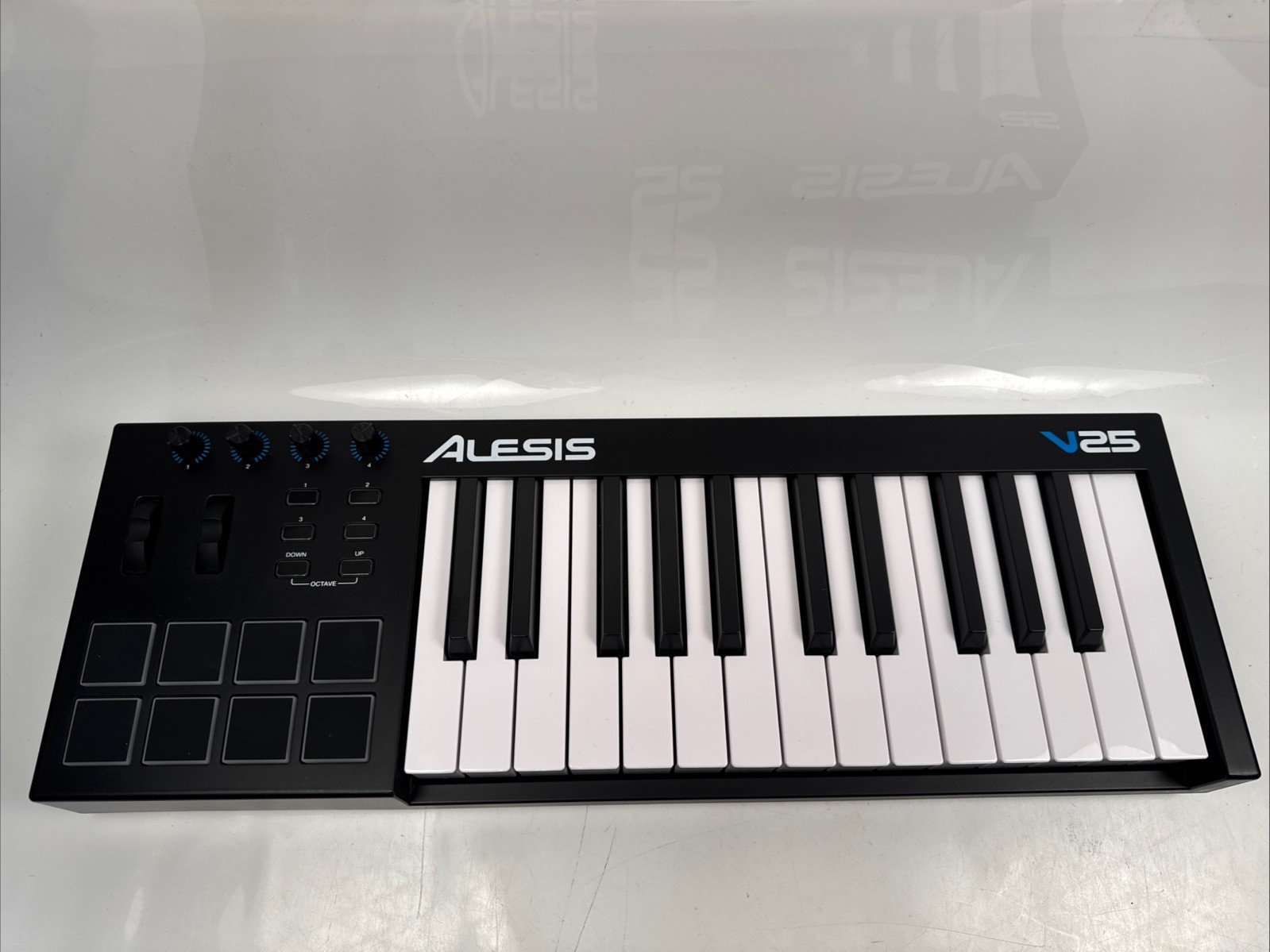 Alesis V25 25-Key USB-MIDI Keyboard Controller w/ USB Cable Working