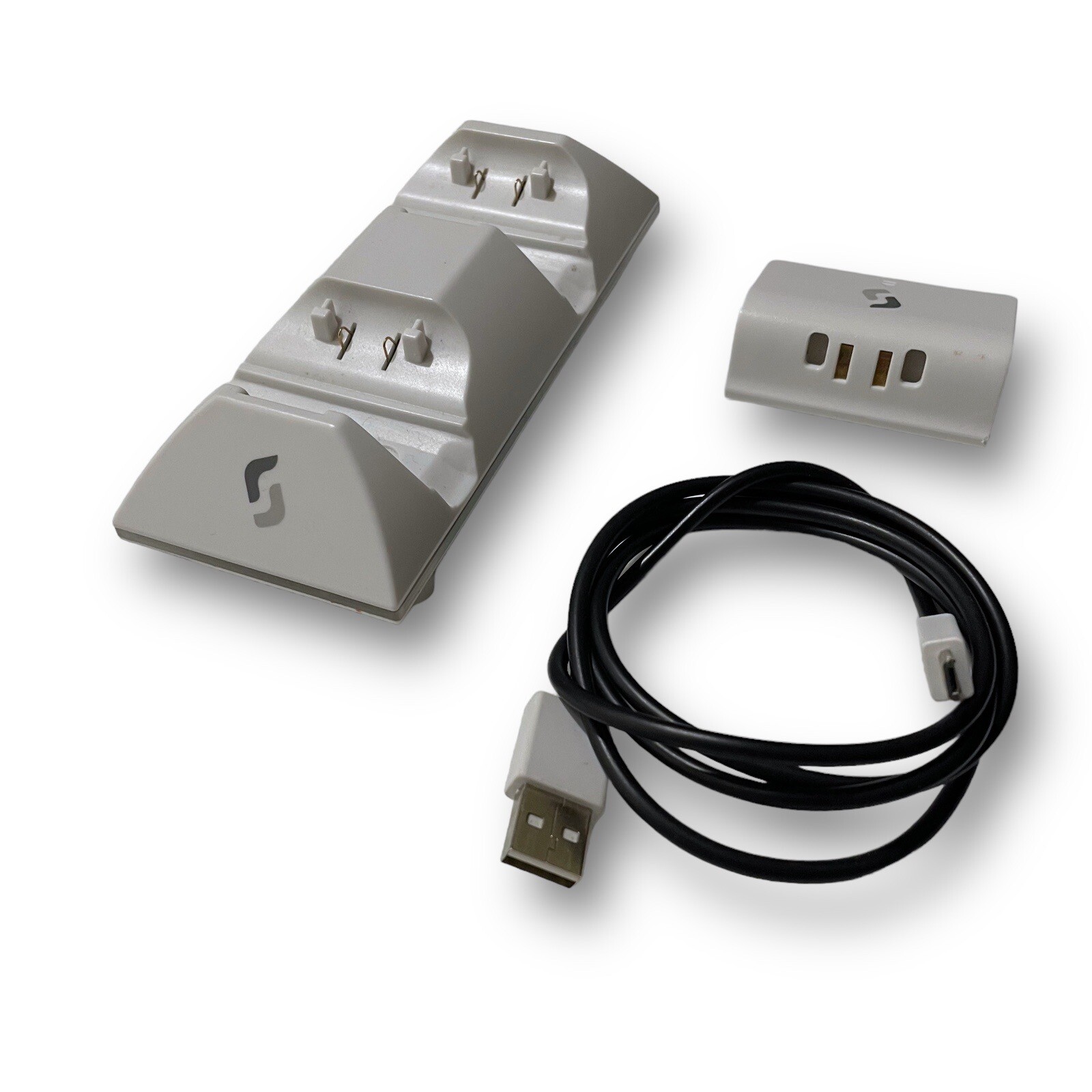 Xbox One Dual Conductive Charging Station (2) + Battery Pack (2) + USB Cable (2)