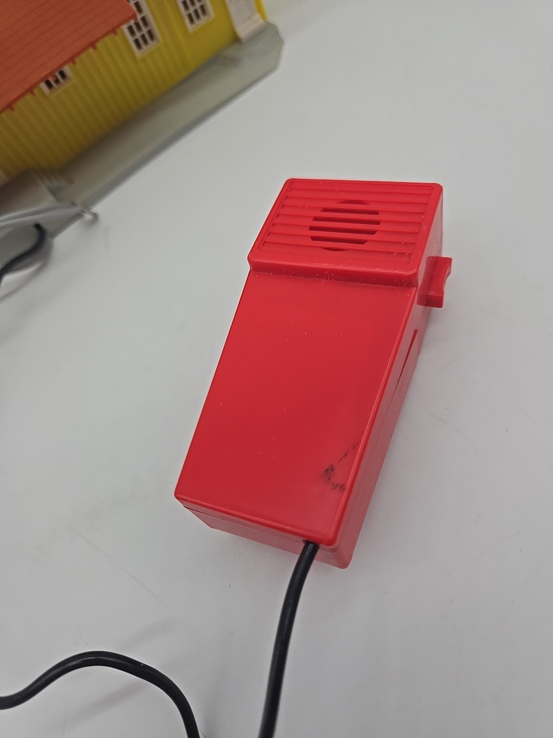 HO TRAINS- VINTAGE BACHMANN 1433 TALKING STATION ACCESSORY- Untested