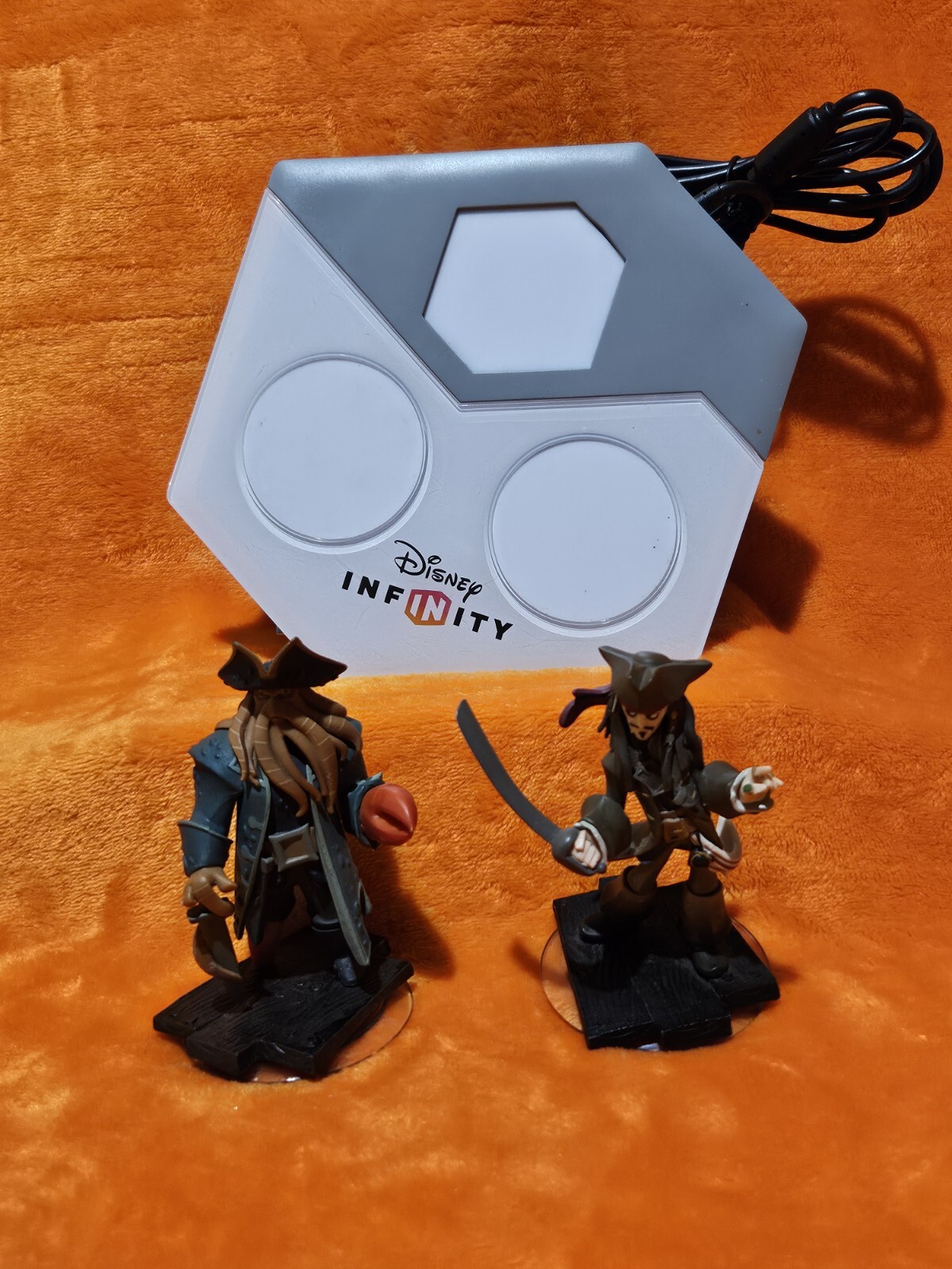 Disney Infinity "Pirates of The Caribbean" Figure & Portal Bundle !!!