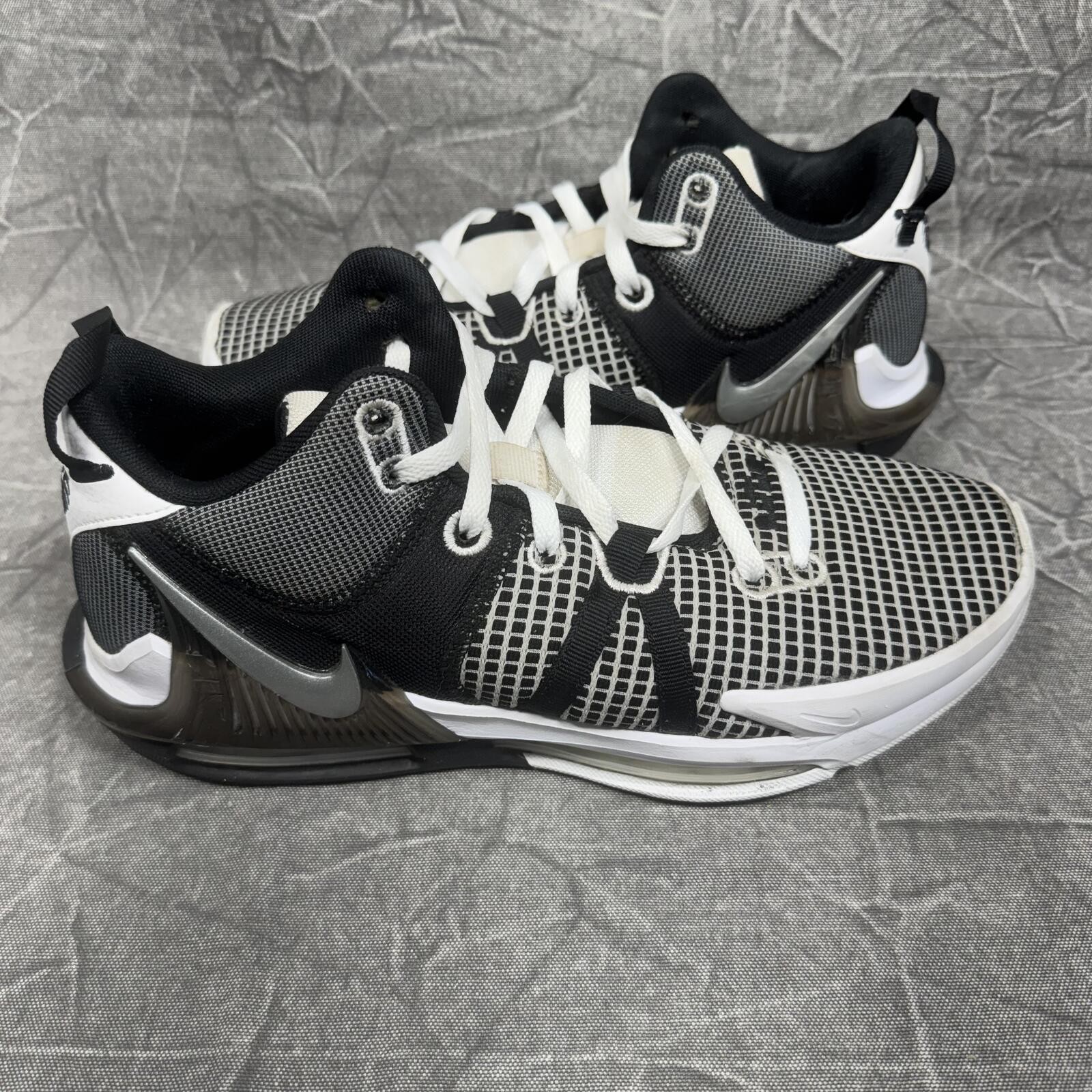 Nike Men's 10 Black LeBron Witness VII DM1123-100
