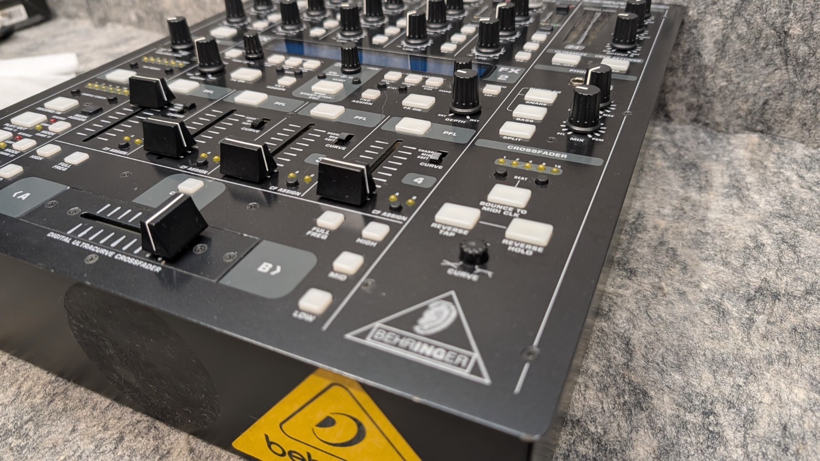 Behringer DDM4000 Digital DJ Mixer 4-Channel USB Tabletop Echo Reverb Filter
