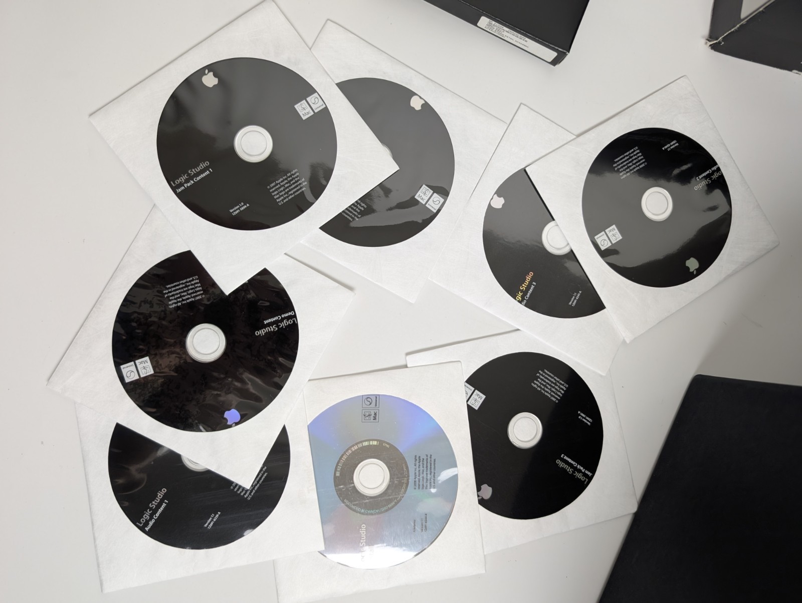 Apple Logic Studio Logic Pro 8 Box Set CDs Manuals Legacy Mac READ