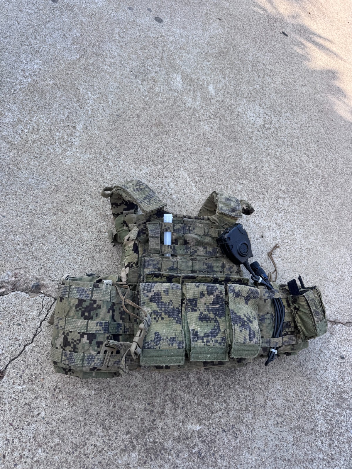 Eagle Industries AOR2 MMAC Medium w/ Pouches & Peltor 6 Pin PTT