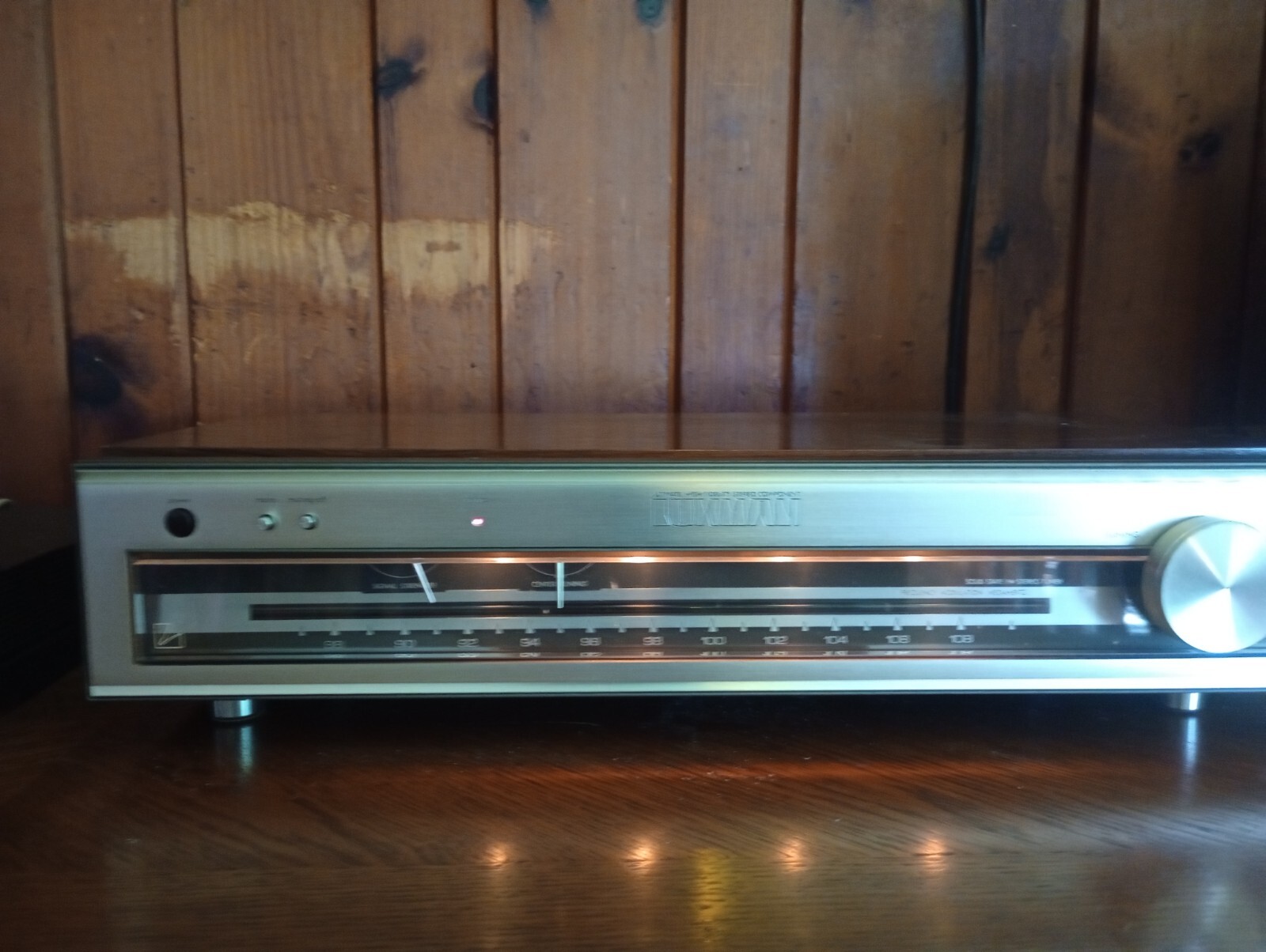 Luxman T-110u FM Tuner
