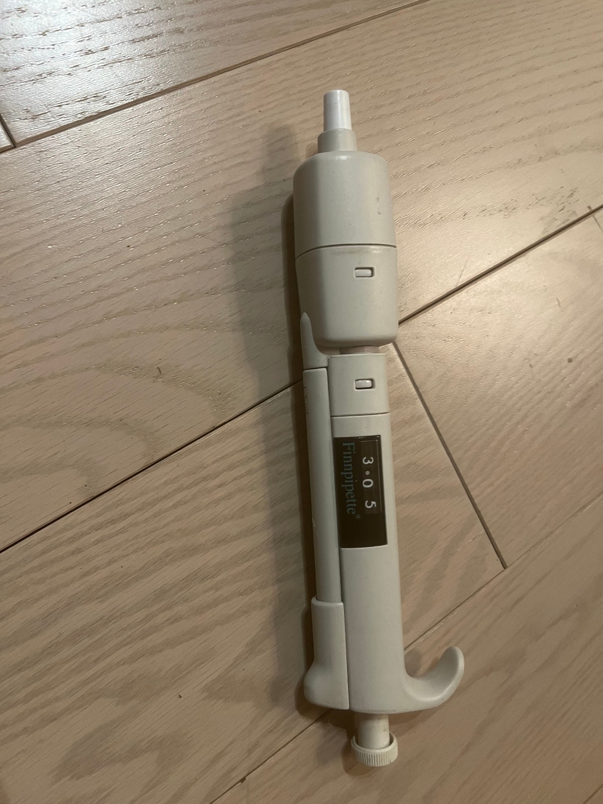 Finnpipette     Pipet  Pipettor Labsystems 1- 5ml  4500 pipette 1000- 5000  ul