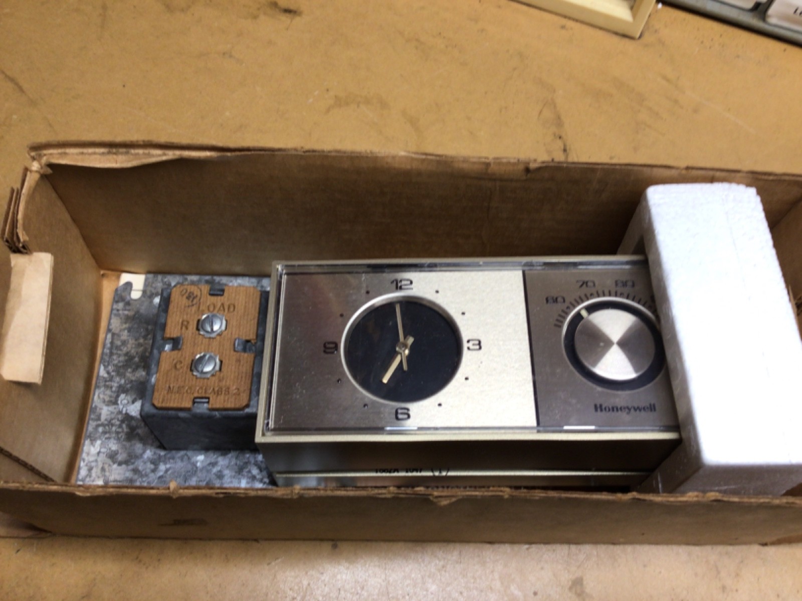 HONEYWELL CHRONOTHERM T882A 1013 VINTAGE Electric Clock THERMOSTAT 24V 54-86º