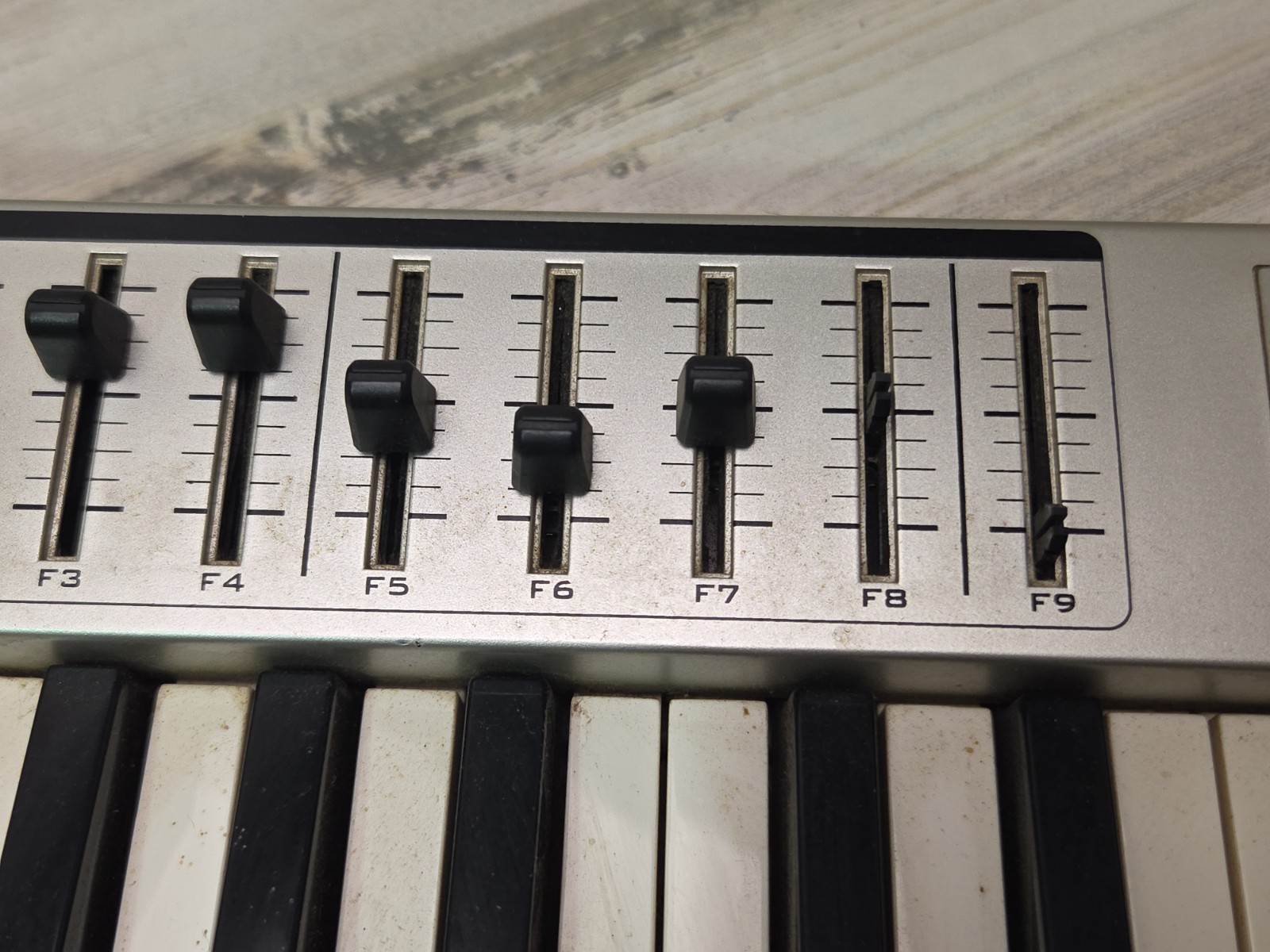 M-AUDIO EVOLUTION MK-449C MIDI Controller -- No Adapter Not Fully Tested