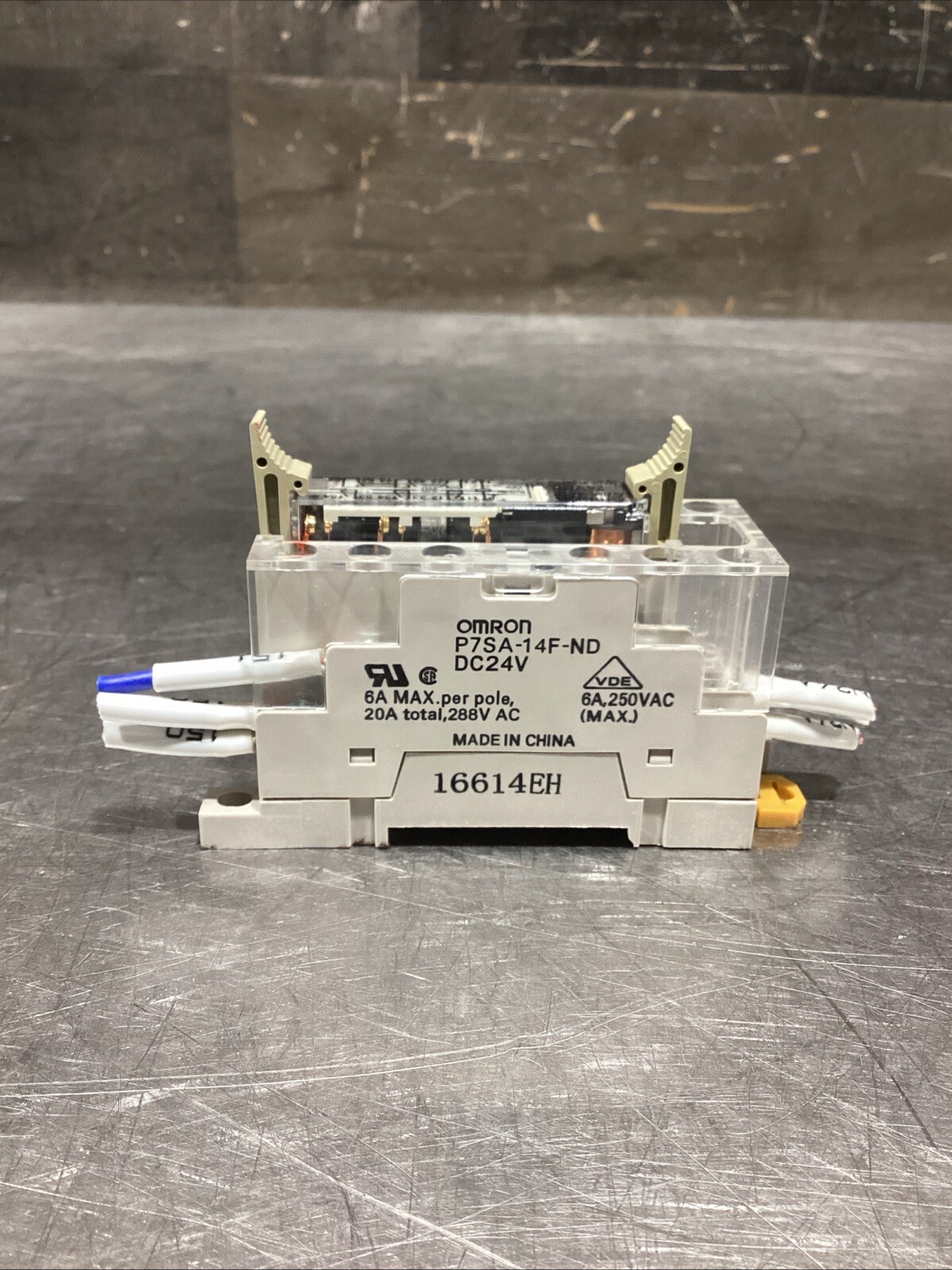 Omron P7SA-14F-ND DC24V Relay Socket DIN Rail, Used