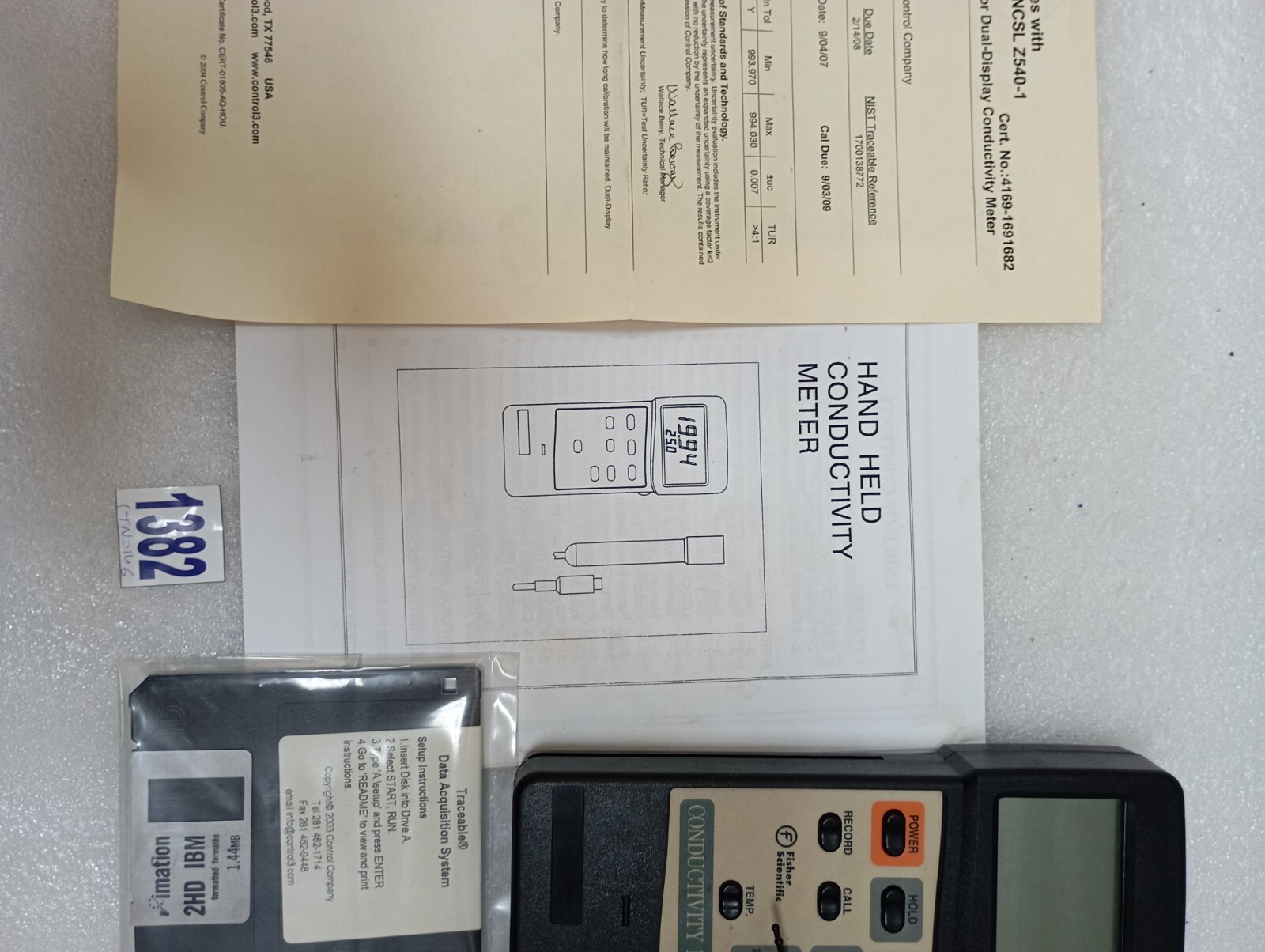 TRACEABLE CONDUCTIVITY METER