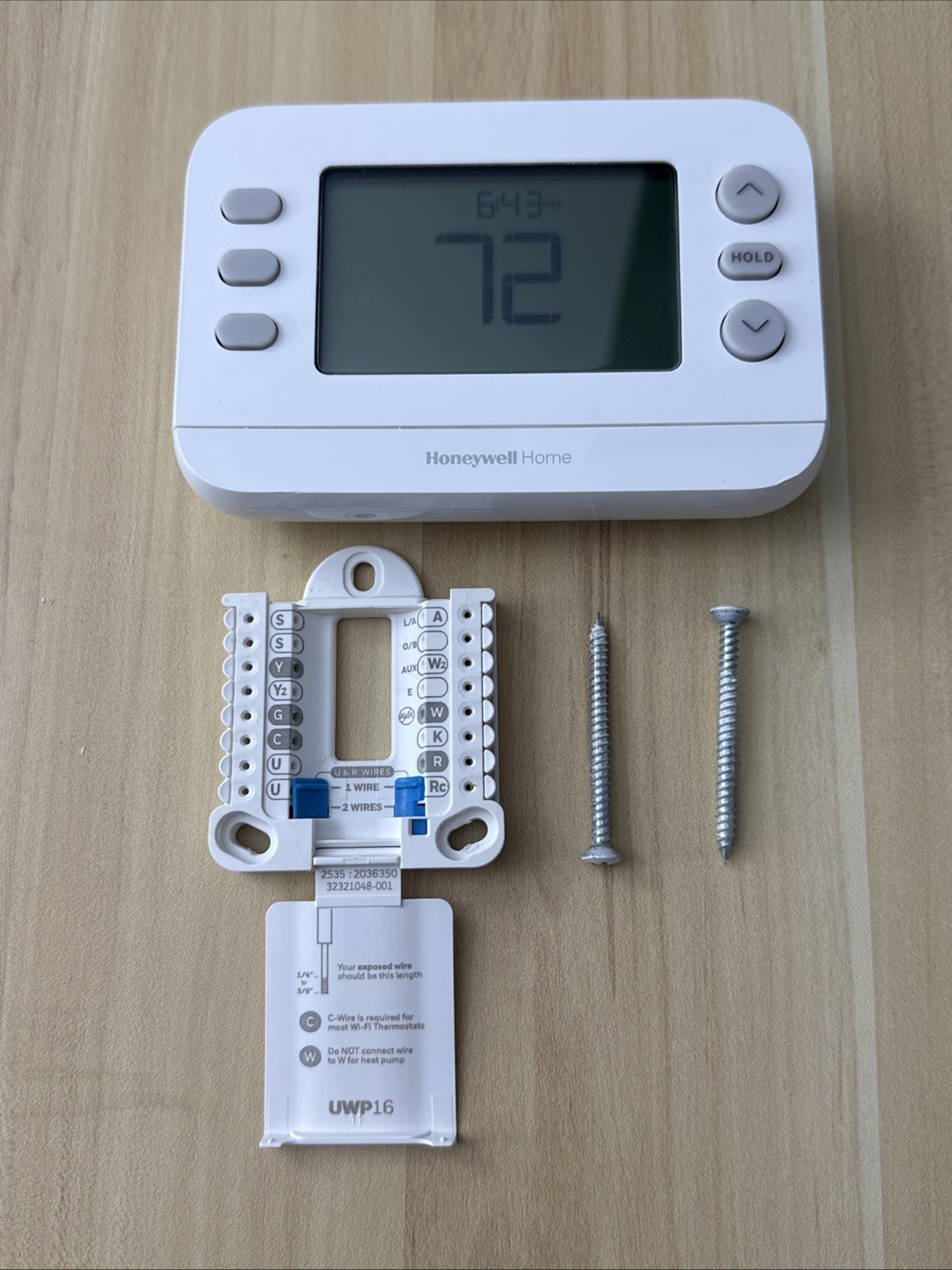 Honeywell  Home FocusPRO P200 Thermostat, Pulled From New Construction