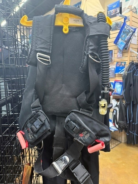 DiveRite BCD w/ Regulator-Alum. Backplate/Wing/Harness - Size-Med.- Large