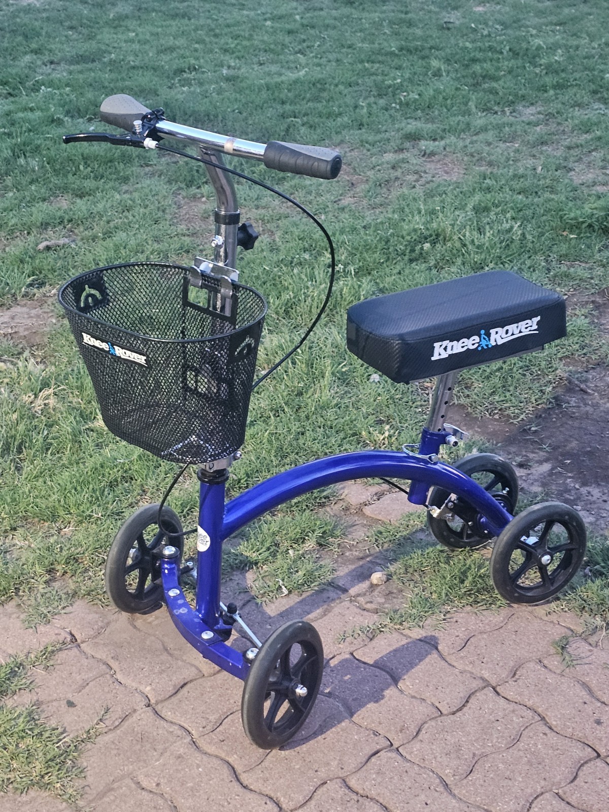 KneeRover foldable knee walker, a mobility device With basket Perfect Condition