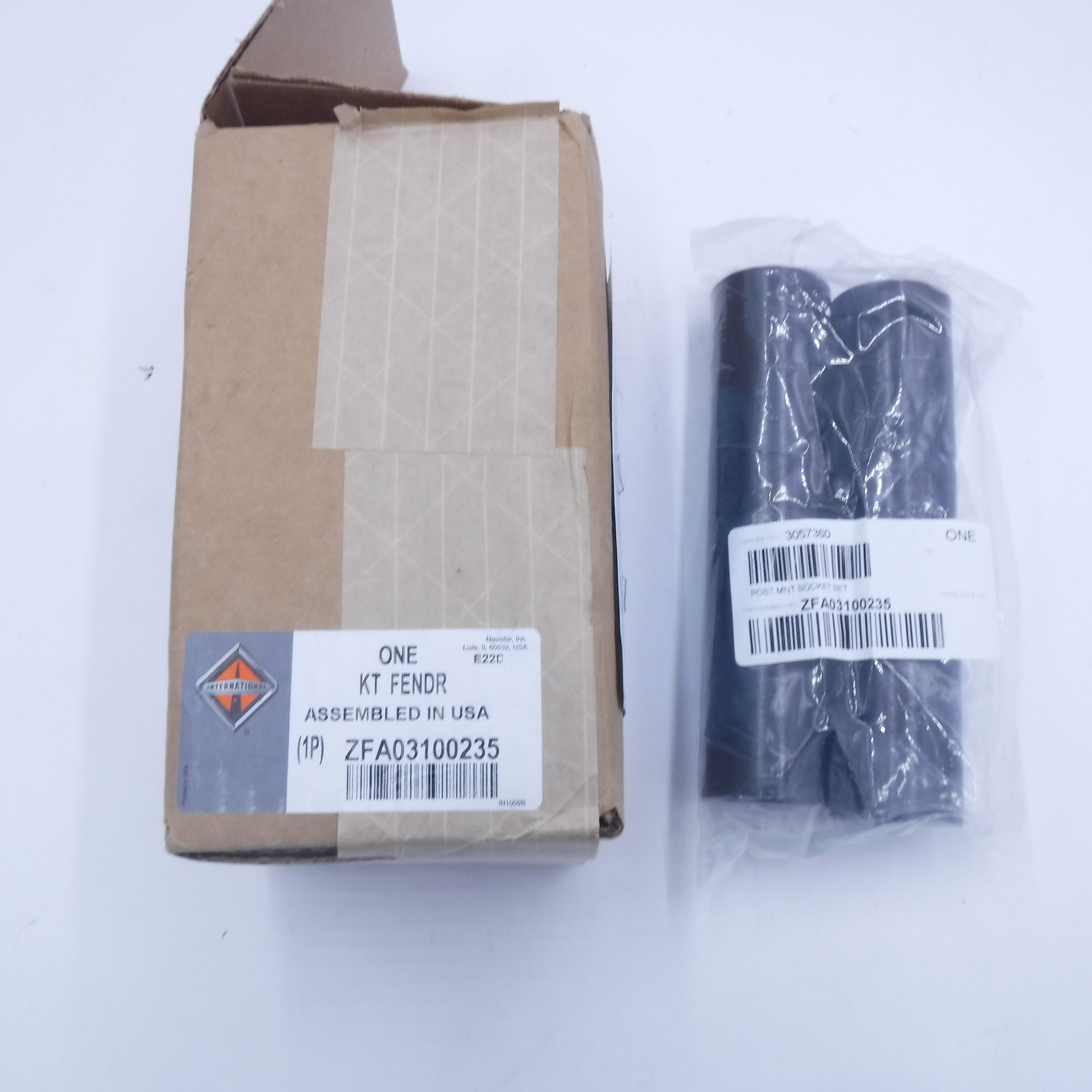 2 Pack OEM Navistar Black Fender Post Mount Kit 8" Works With S-22382 Fender kit